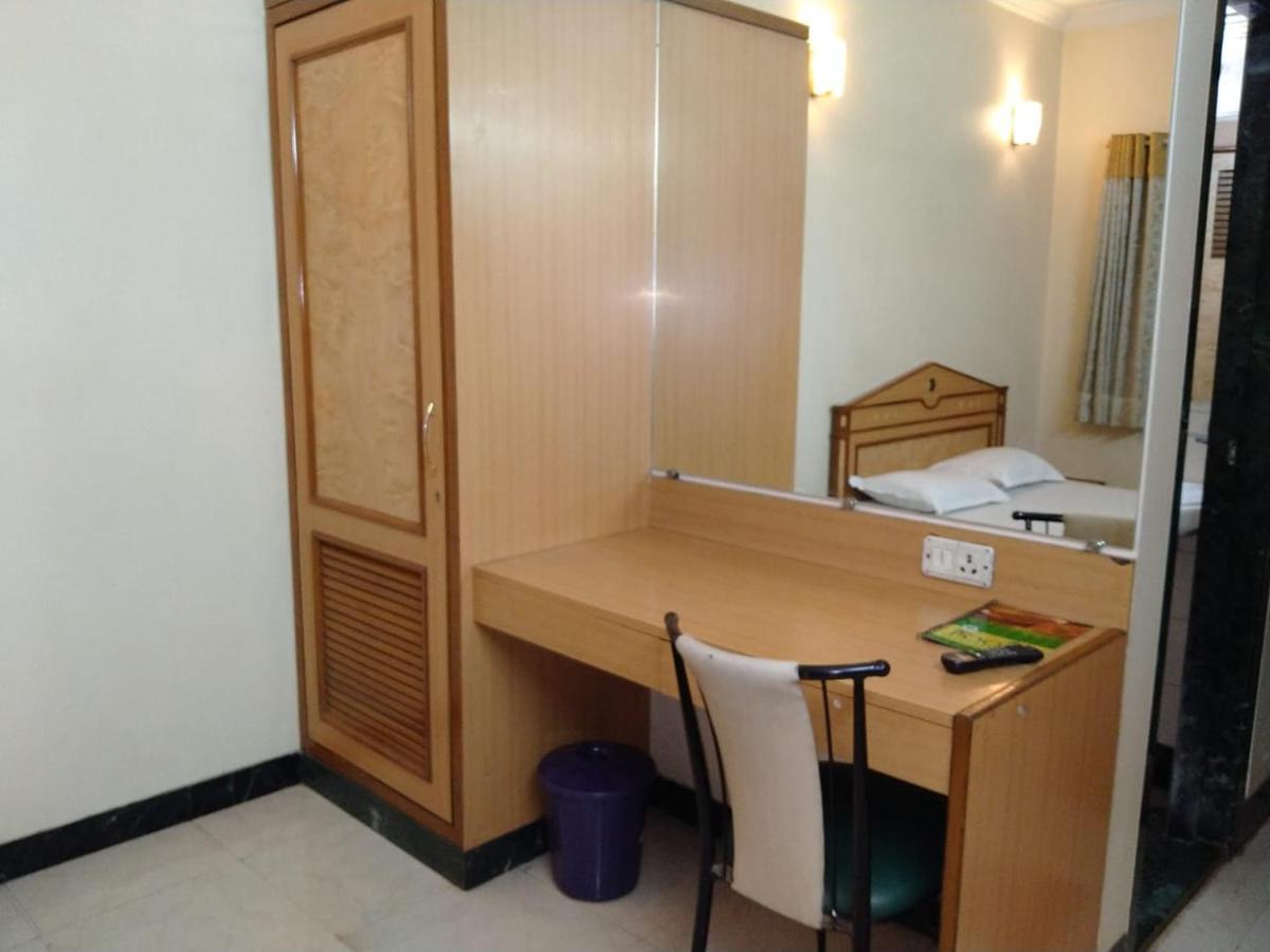 Pooja International Nashik Hotel Luaran gambar