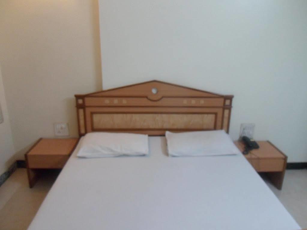 Pooja International Nashik Hotel Luaran gambar
