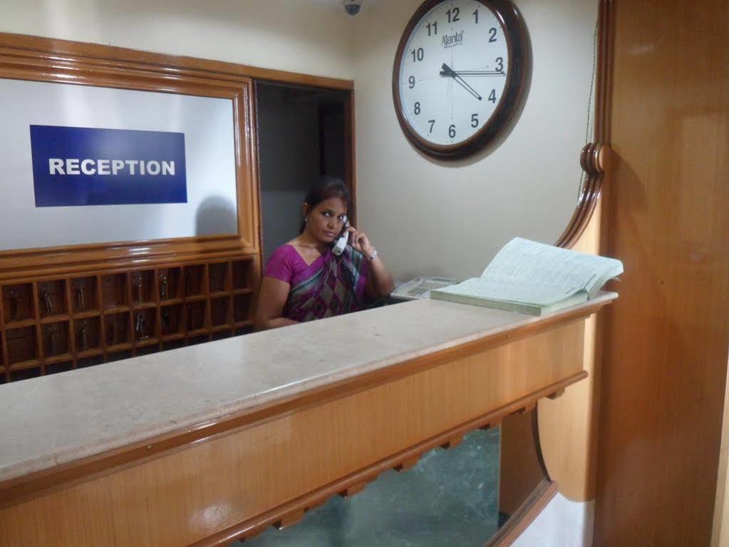Pooja International Nashik Hotel Luaran gambar