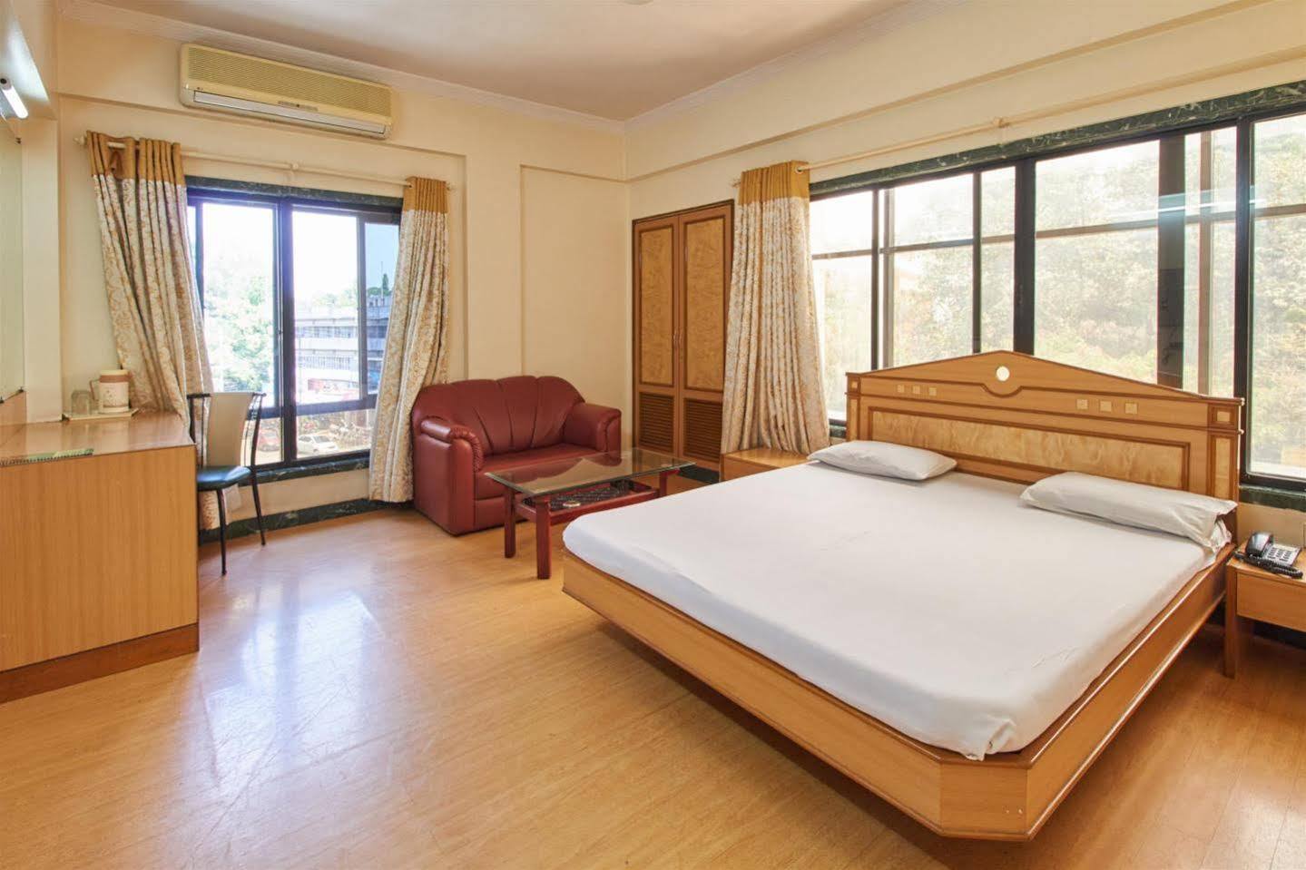 Pooja International Nashik Hotel Luaran gambar