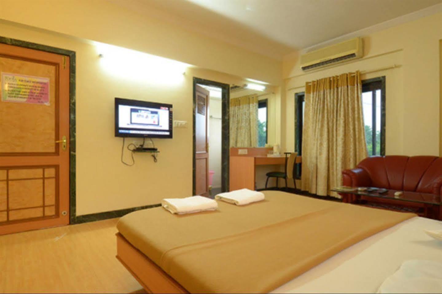 Pooja International Nashik Hotel Luaran gambar